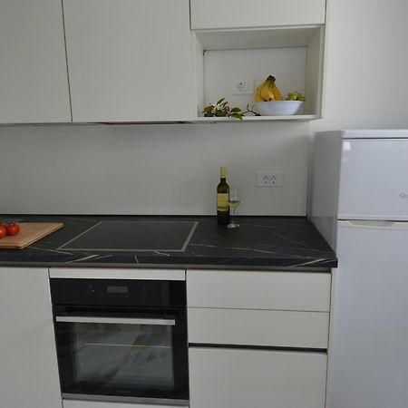 Villa Kadinela, 200M From Kamenjak, Huge Quiet Garden With Barbecue, 2 New Kitchens Premantura Buitenkant foto