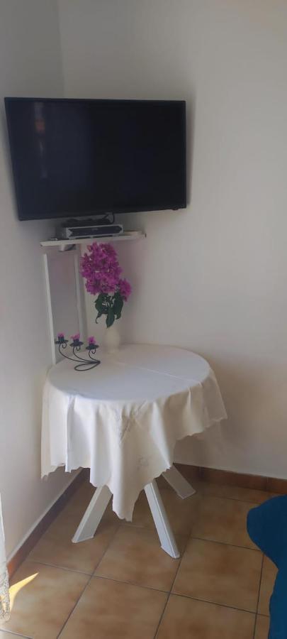Villa Kadinela, 200M From Kamenjak, Huge Quiet Garden With Barbecue, 2 New Kitchens Premantura Buitenkant foto